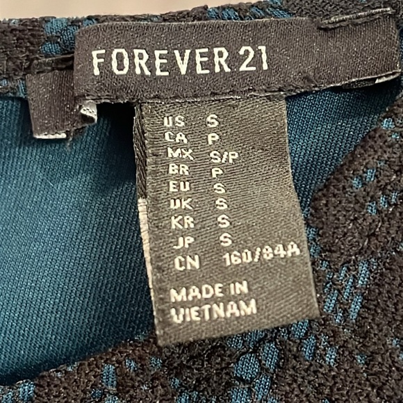 Forever 21 fitted stretch dress with lace overlay- excellent condition Small - Picture 5 of 6